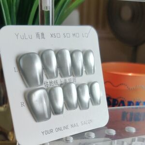 Silver Metallic Press-On Nail Set